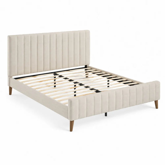 Letto matrimoniale in velluto beige con struttura in legno